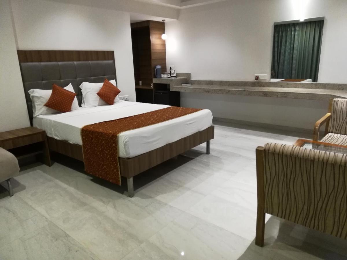 Lake View Resort Lonavala Exteriér fotografie